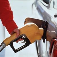 Цена на бензин в Украине продолжает падать