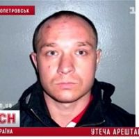 В Днепропетровске преступник закованный в наручники сбежал из под носа милиции