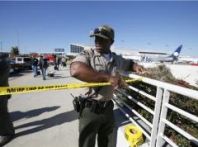 В аэропорту города Лос-Анджелес мужчина устроил стрельбу